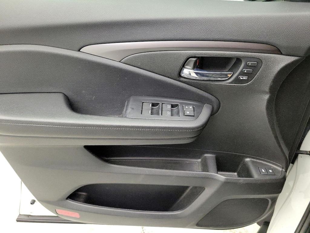 used 2021 Honda Pilot car, priced at $30,998