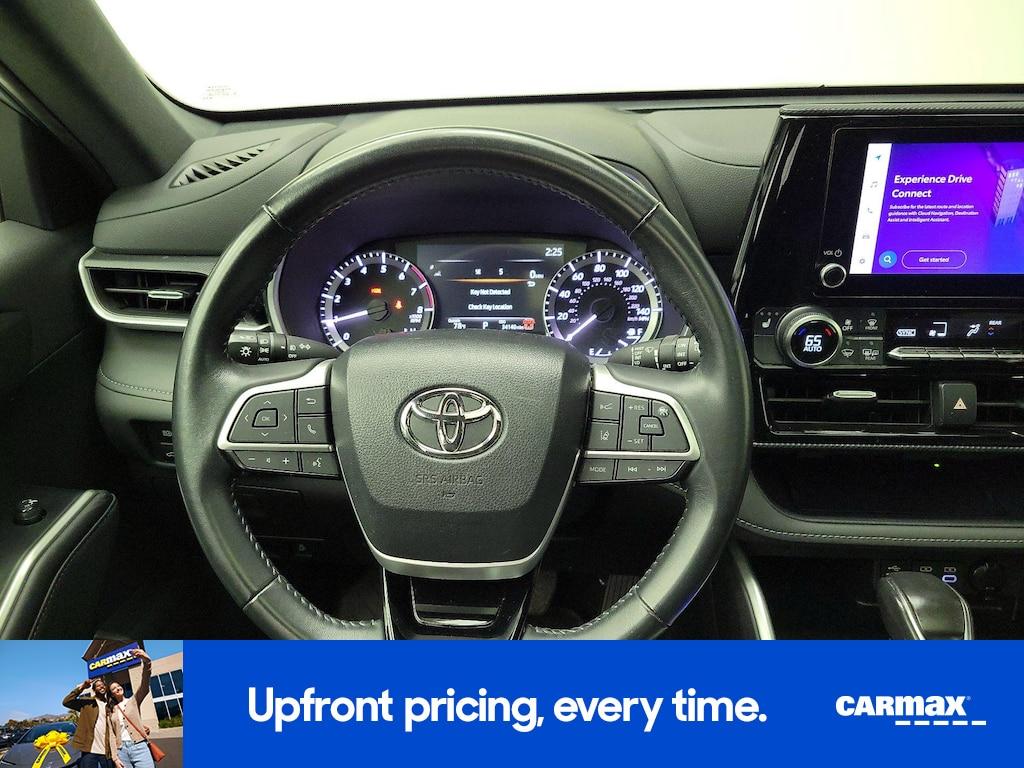 used 2024 Toyota Highlander car, priced at $39,998