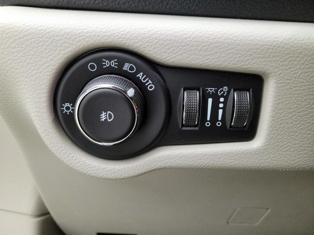 used 2023 Chrysler Pacifica car, priced at $40,998