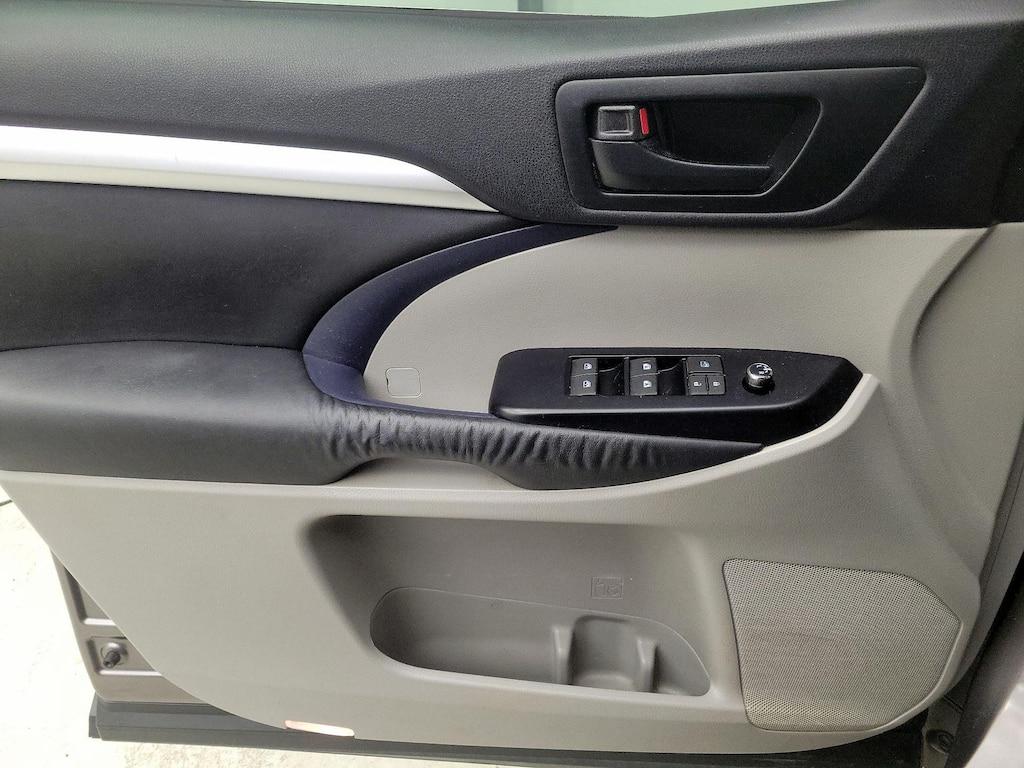 used 2015 Toyota Highlander car, priced at $18,998