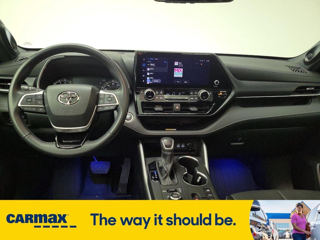 used 2024 Toyota Highlander car, priced at $43,998