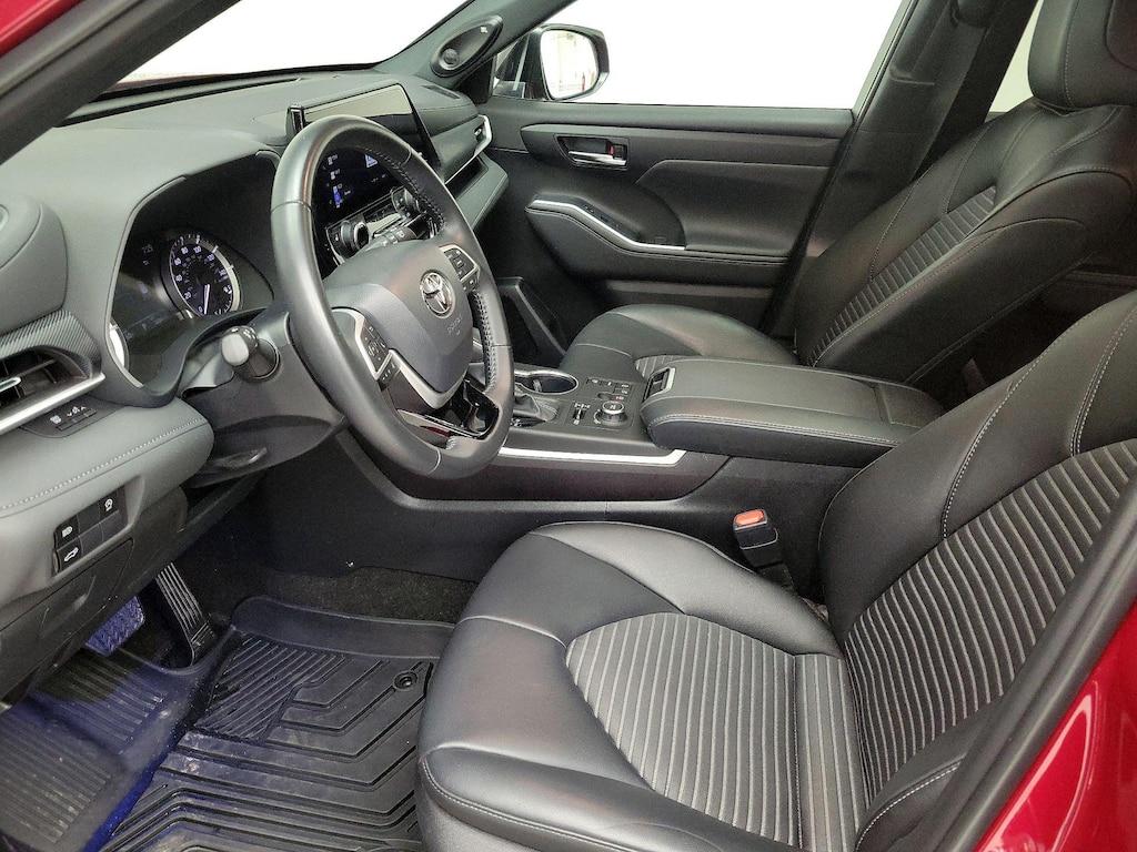 used 2024 Toyota Highlander car, priced at $43,998