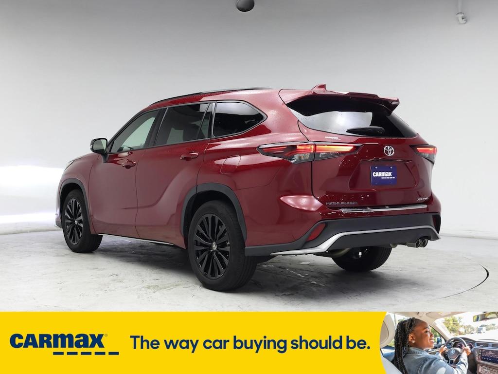 used 2024 Toyota Highlander car, priced at $43,998