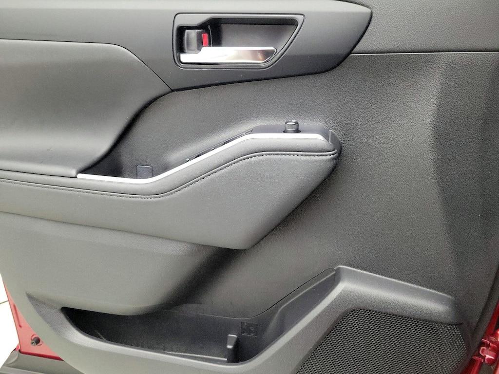 used 2024 Toyota Highlander car, priced at $43,998
