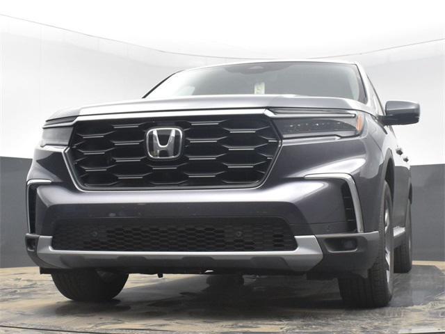 new 2025 Honda Pilot car, priced at $44,925