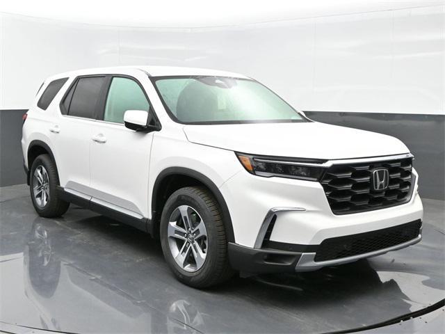 new 2025 Honda Pilot car, priced at $43,580