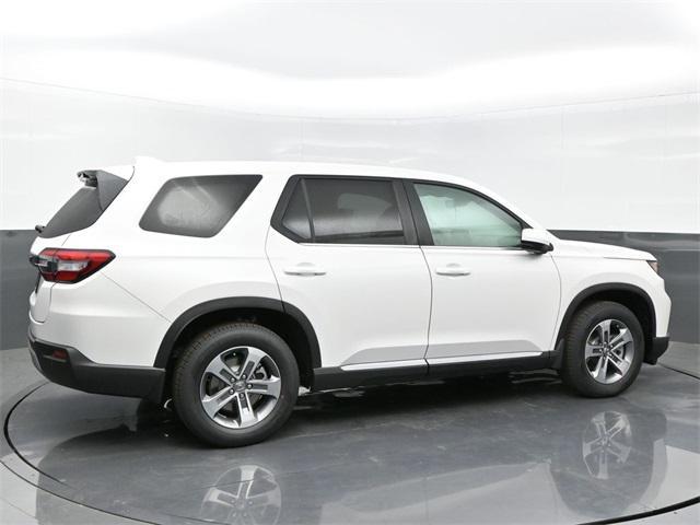 new 2025 Honda Pilot car, priced at $43,580