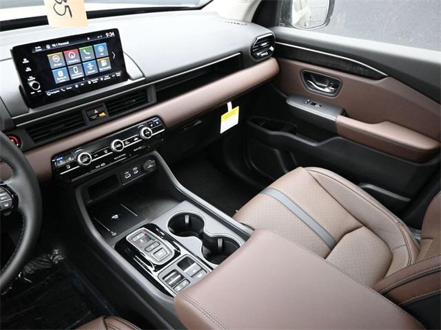 new 2025 Honda Pilot car, priced at $55,520