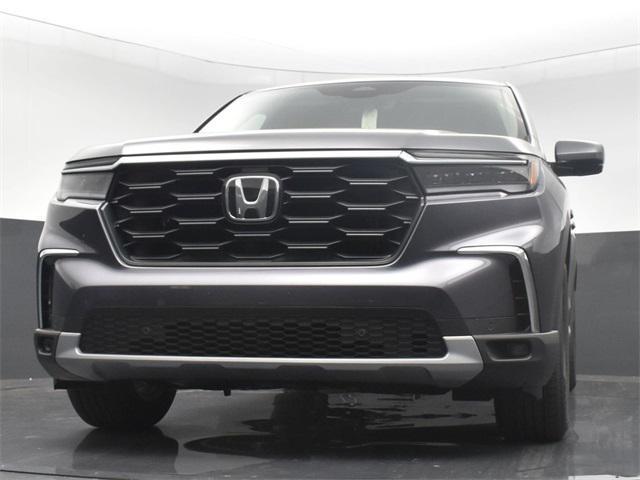 new 2025 Honda Pilot car, priced at $44,925