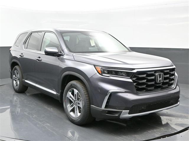 new 2025 Honda Pilot car, priced at $42,395