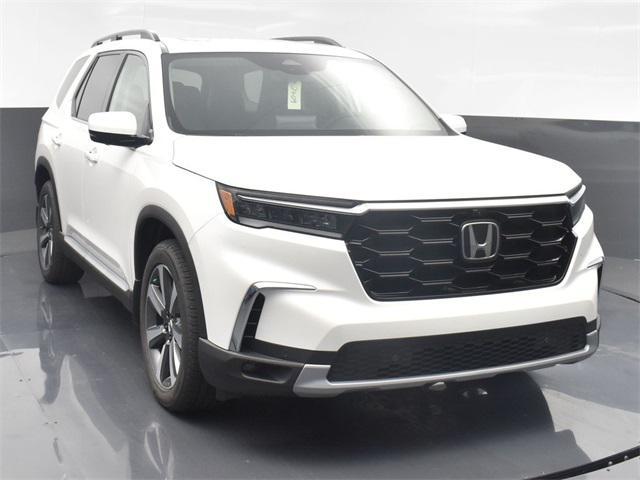 new 2025 Honda Pilot car, priced at $52,130