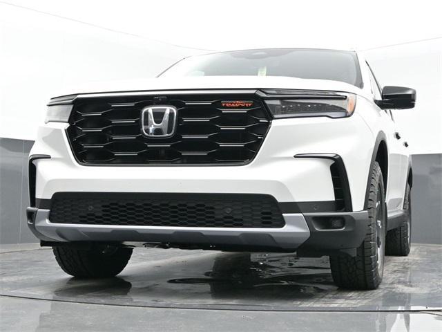 new 2025 Honda Pilot car, priced at $48,750