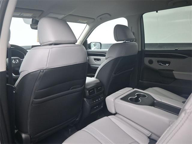 new 2025 Honda Pilot car, priced at $46,040