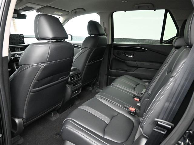new 2025 Honda Pilot car, priced at $41,980