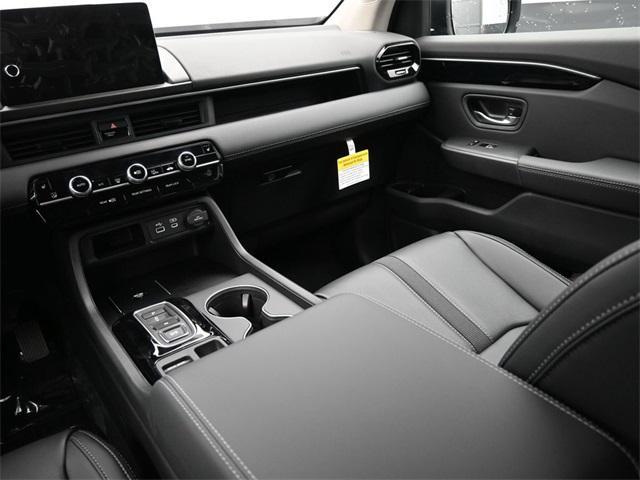 new 2025 Honda Pilot car, priced at $41,980