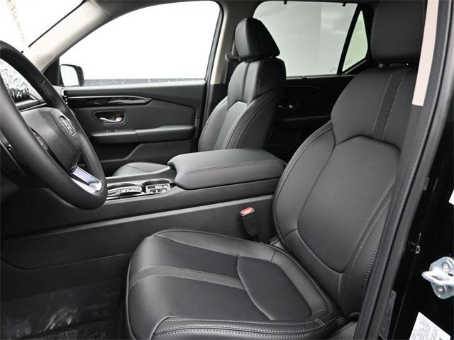 new 2025 Honda Pilot car, priced at $41,980