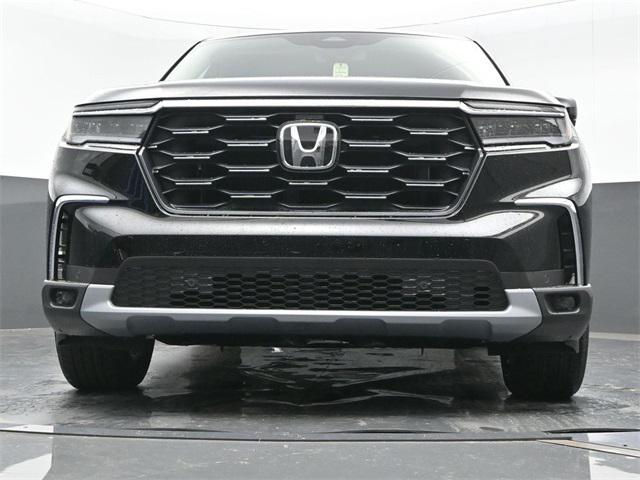 new 2025 Honda Pilot car, priced at $41,980