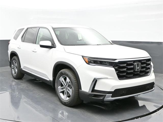 new 2025 Honda Pilot car, priced at $42,550