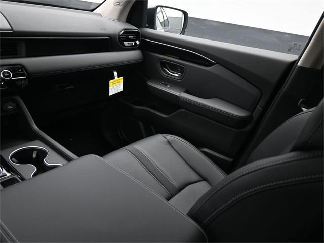 new 2025 Honda Pilot car, priced at $49,660