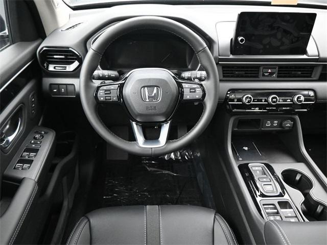 new 2025 Honda Pilot car, priced at $49,660