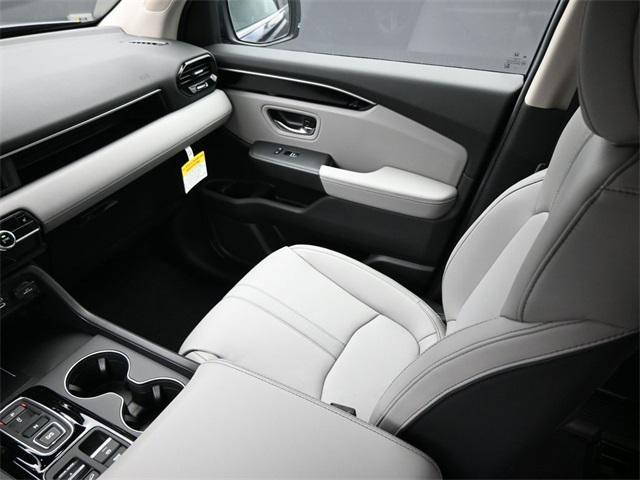 new 2025 Honda Pilot car, priced at $46,040