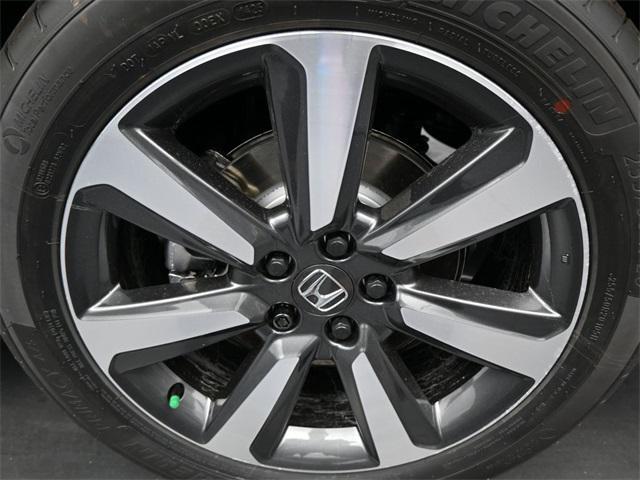 new 2025 Honda Pilot car, priced at $48,715