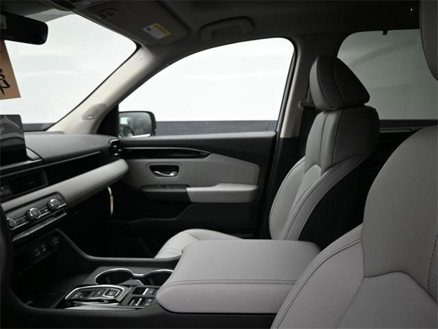 new 2025 Honda Pilot car, priced at $48,715