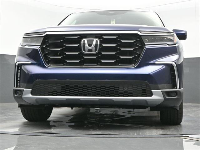 new 2025 Honda Pilot car, priced at $48,715