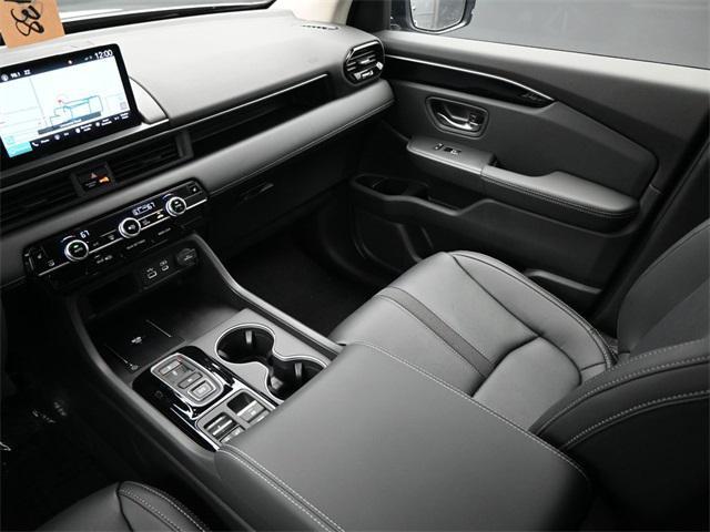 new 2025 Honda Pilot car, priced at $47,940