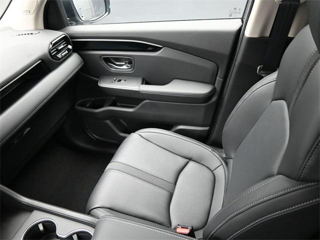 new 2025 Honda Pilot car, priced at $47,940