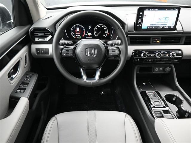 new 2025 Honda Pilot car, priced at $50,340