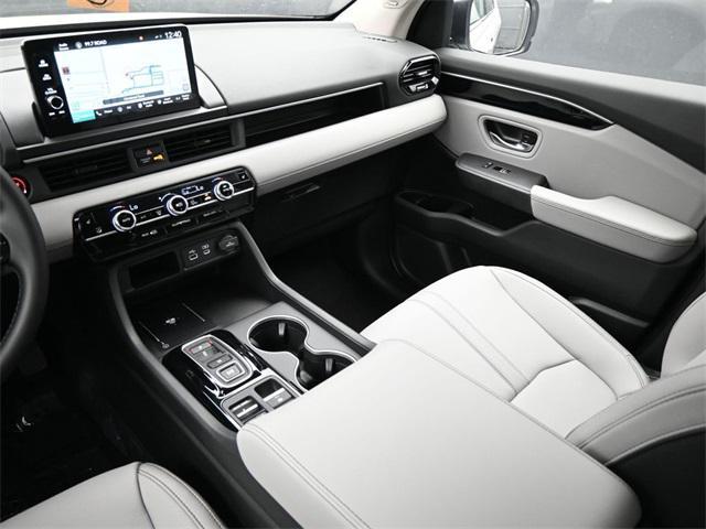 new 2025 Honda Pilot car, priced at $50,340