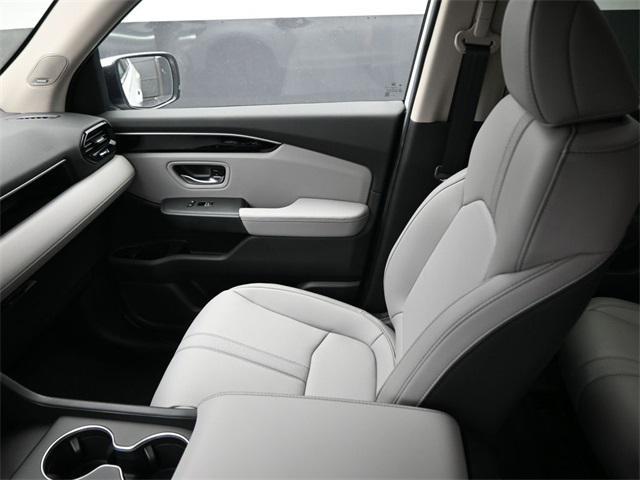 new 2025 Honda Pilot car, priced at $50,340