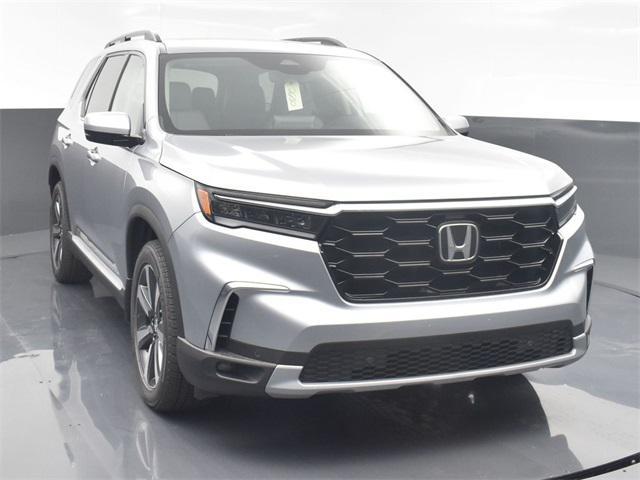 new 2025 Honda Pilot car, priced at $48,195