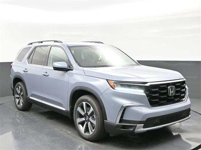 new 2025 Honda Pilot car, priced at $54,985