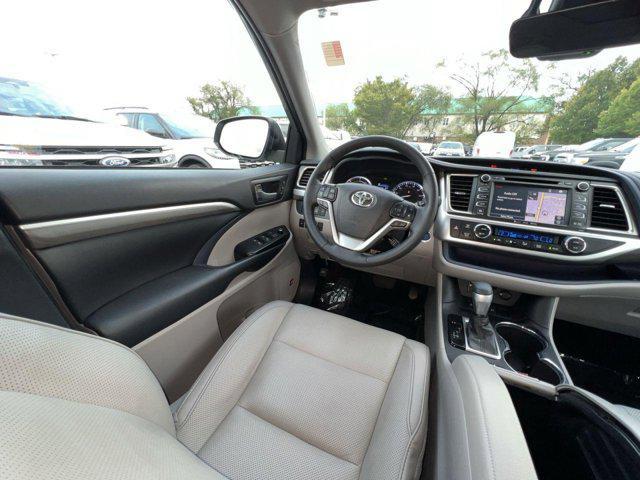 used 2019 Toyota Highlander Hybrid car, priced at $31,000