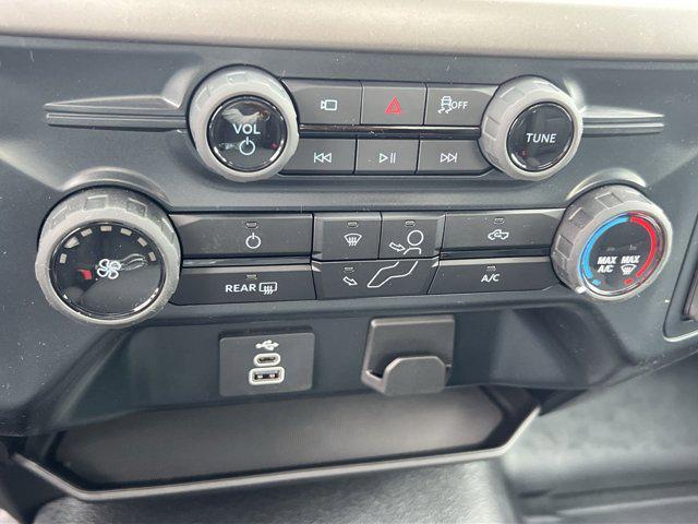 new 2025 Ford F-150 car, priced at $45,620