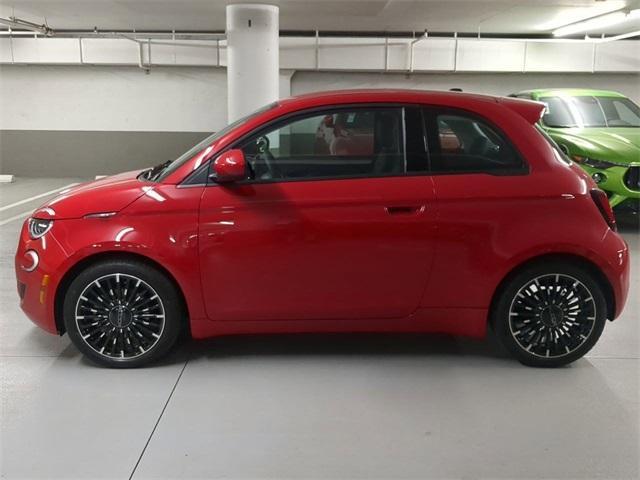 new 2024 FIAT 500e car, priced at $32,595