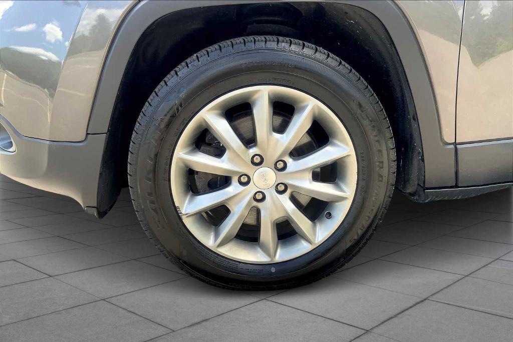 used 2018 Jeep Cherokee car, priced at $14,498