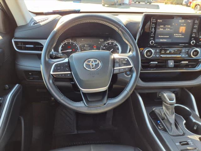 used 2022 Toyota Highlander car, priced at $39,326