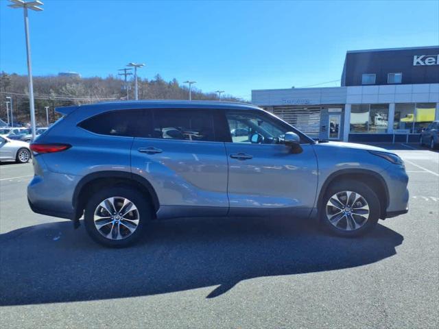 used 2022 Toyota Highlander car, priced at $39,326