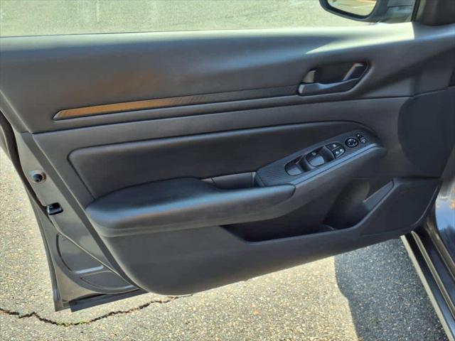 used 2023 Nissan Altima car, priced at $22,947