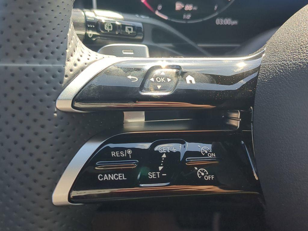 new 2025 Mercedes-Benz GLC 300 car