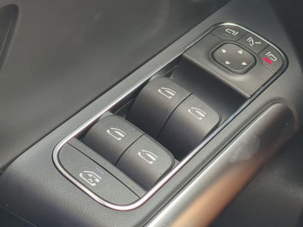 new 2025 Mercedes-Benz GLA 250 car