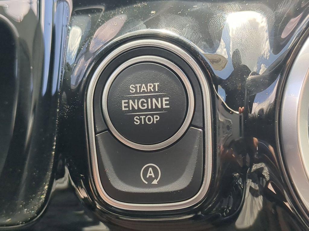 new 2025 Mercedes-Benz GLA 250 car