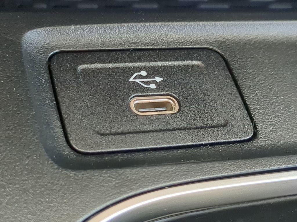 new 2025 Mercedes-Benz GLA 250 car