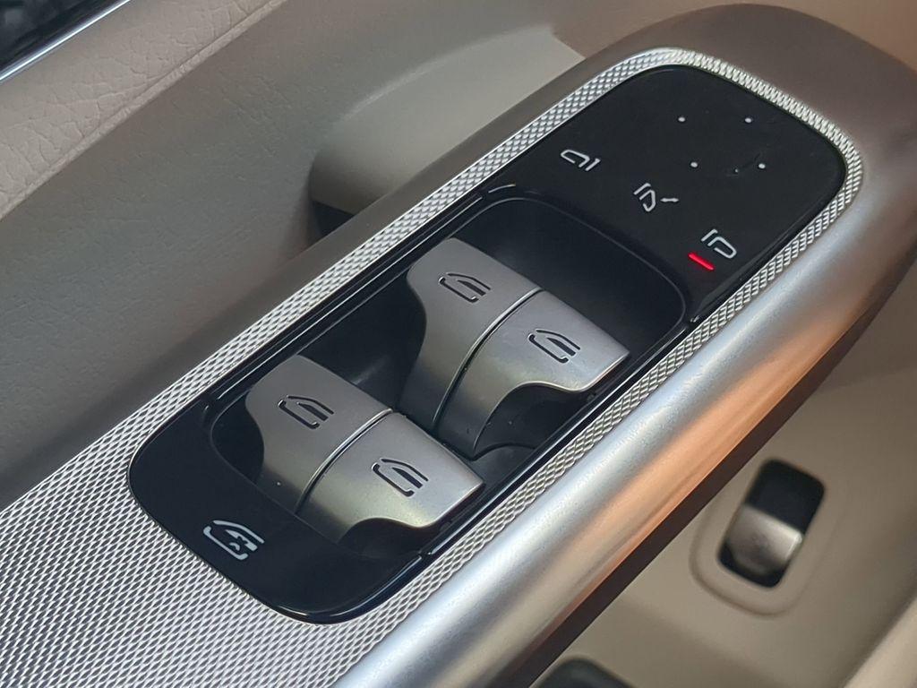 new 2025 Mercedes-Benz GLC 300 car