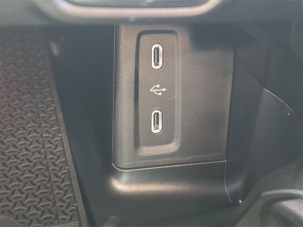 new 2025 Mercedes-Benz GLC 350e car