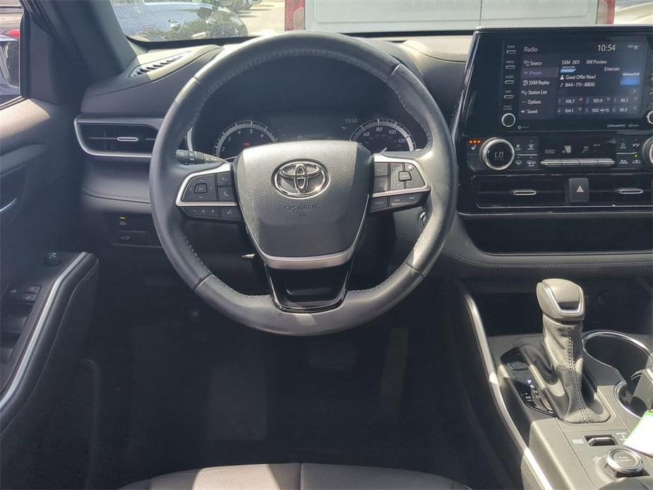 used 2022 Toyota Highlander car, priced at $34,999