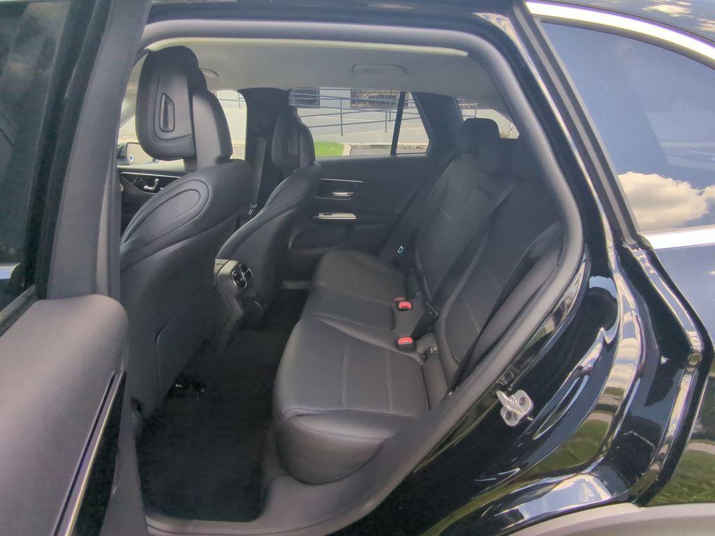 new 2025 Mercedes-Benz GLC 350e car
